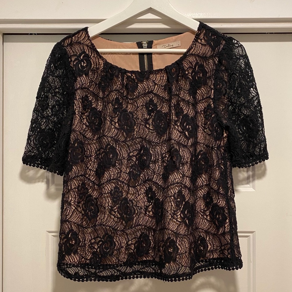 🖤 Black lace top